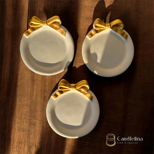 Dainty bow plate