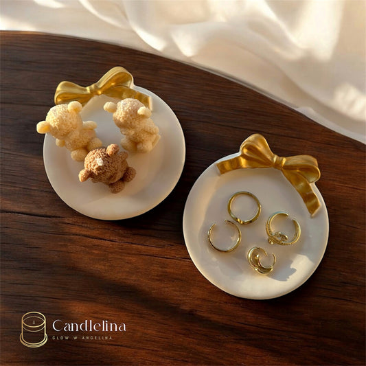 Dainty bow plate